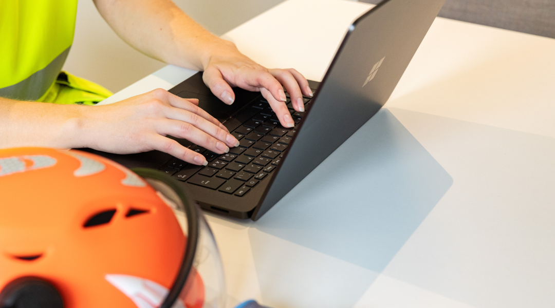 Händer och tangentbord