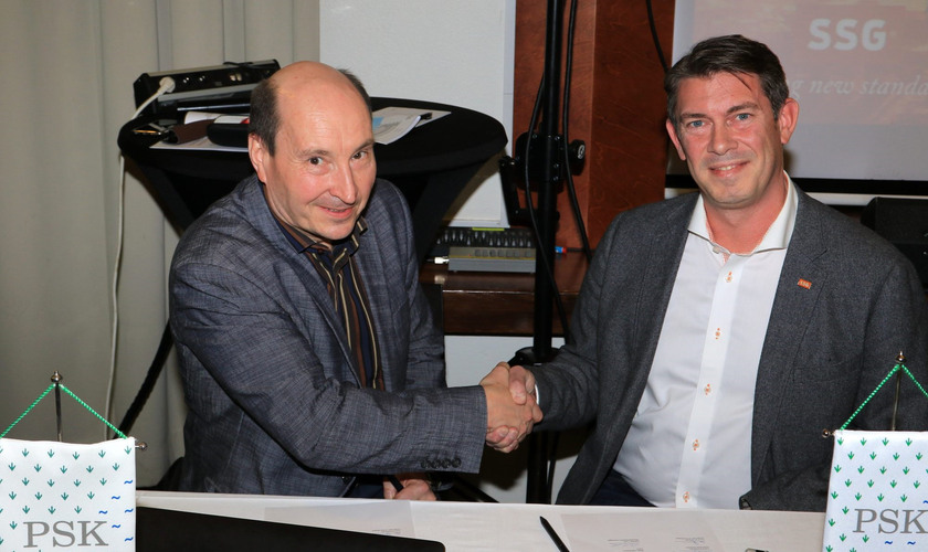Carsten Lyth tillsammans med PSKs ordförande Jukka Koistinen.